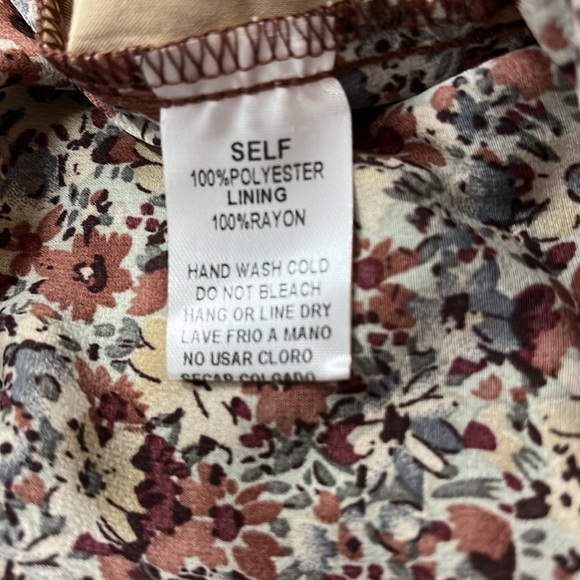 Sold NWT Easel Juniors Large Flare Pants Floral Print Pleats Lightweight Fabric - Picture 5 of 8